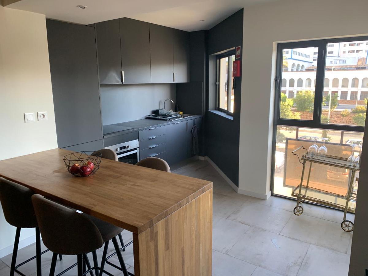 Modern Apartment Ideally Located Portimao Bagian luar foto